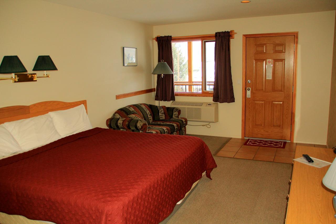 Cariboo Lodge Clinton Exterior photo
