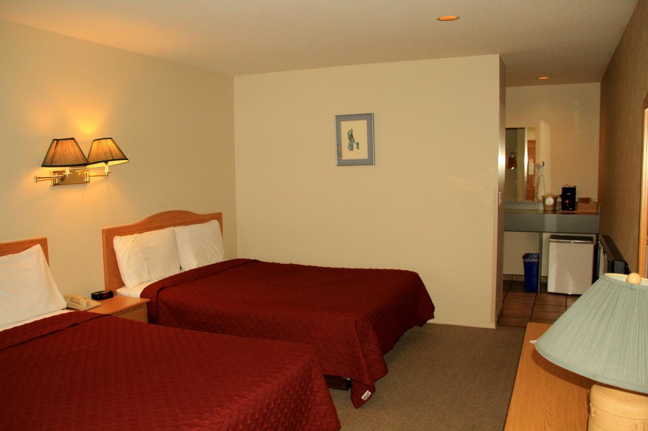 Cariboo Lodge Clinton Exterior photo