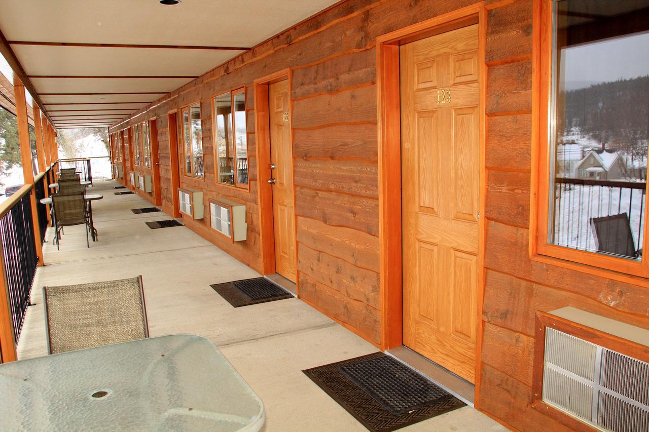 Cariboo Lodge Clinton Exterior photo